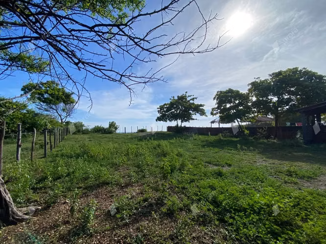 Secluded Beachfront Gem, Prime Investment Opportunity - Imagen 8