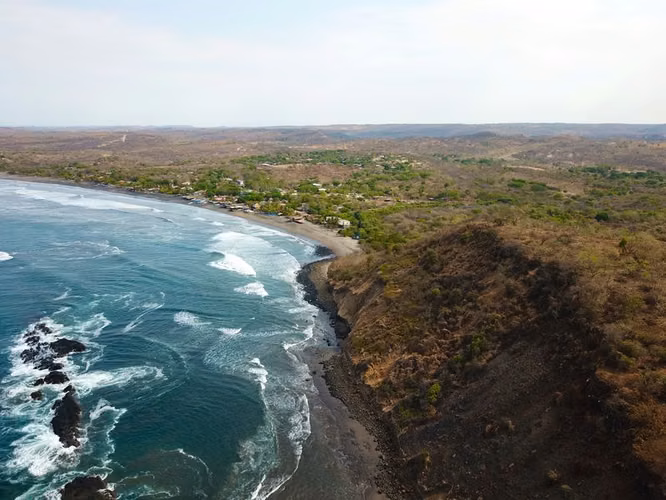Beachfront Oasis in El Transito ideal for Hotel - Imagen 7