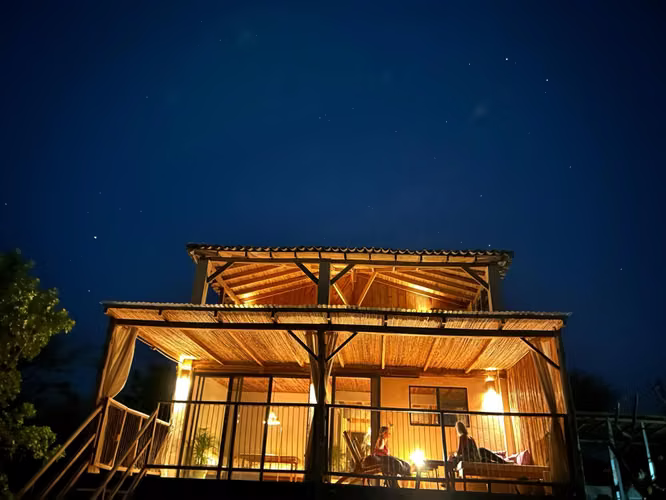 Estuary beach front, 2 storey house. - Imagen 18