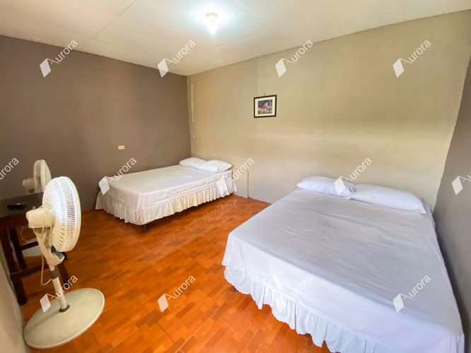 9 Bedrooms House, Running Hostel in Leon Center - Imagen 14