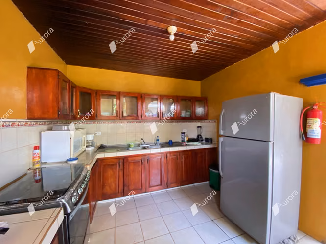 9 Bedrooms House, Running Hostel in Leon Center - Imagen 20