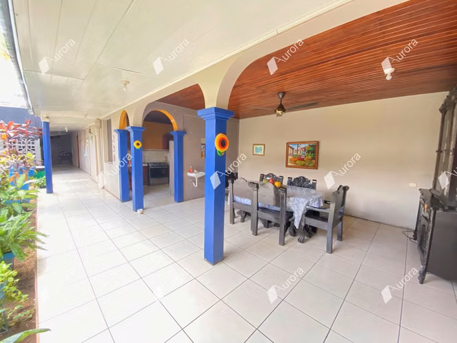 9 Bedrooms House, Running Hostel in Leon Center - Imagen 5