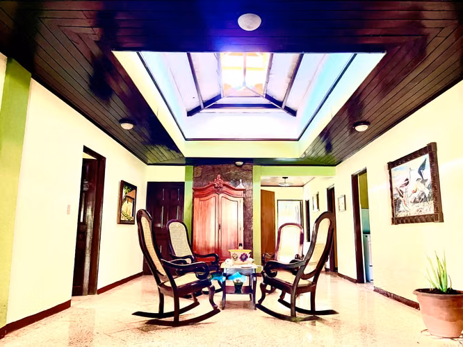 Beautiful family home within private residential development. - Imagen 8