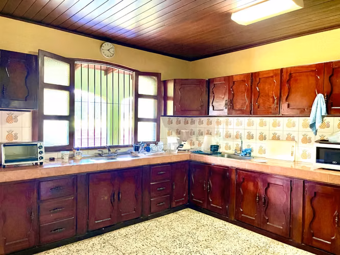 Beautiful family home within private residential development. - Imagen 10