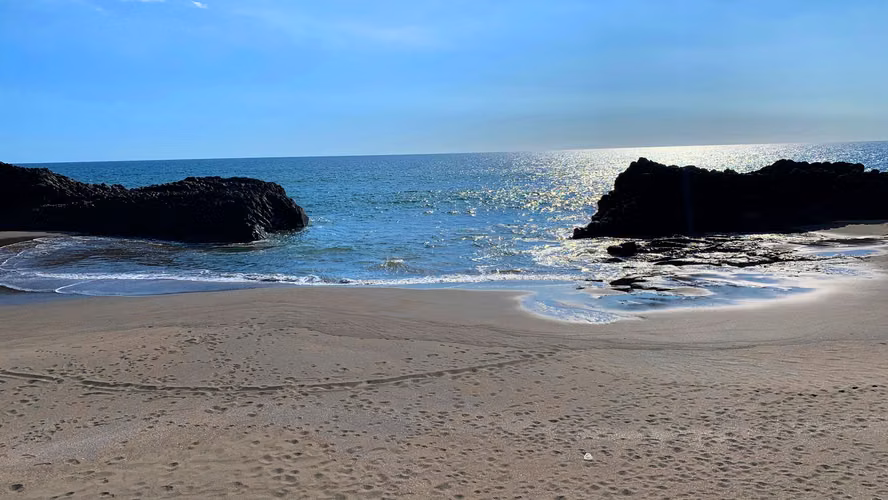 Dreamy beachfront property, amazing view from hilltop - Imagen 17