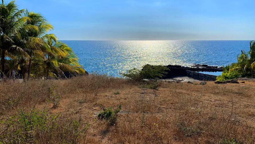 Dreamy beachfront property, amazing view from hilltop - Imagen 8