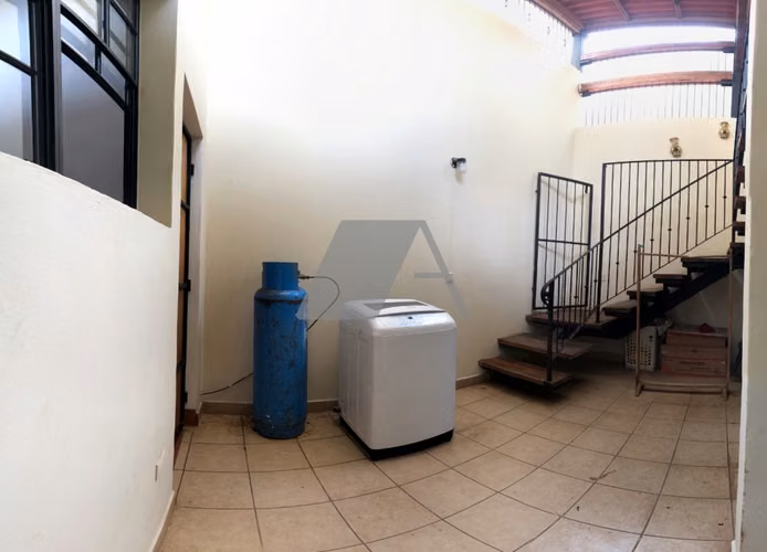 Renovated 3 bedroom house 5 block from Cathedral - Imagen 9