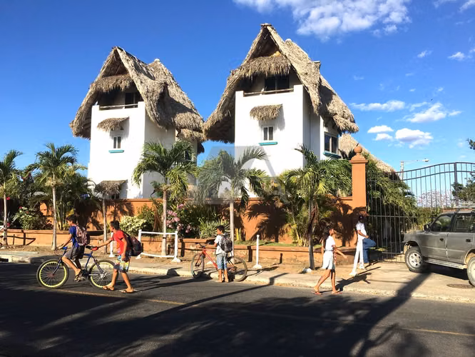 Gated Community Lots walking distance from the beach - Imagen 9