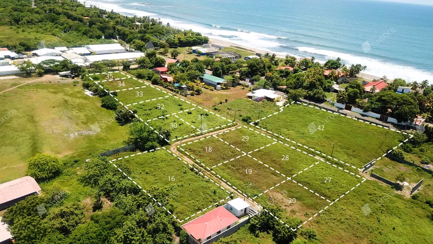Gated Community Lots walking distance from the beach - Imagen 1