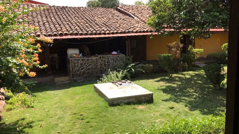 Al 2352 Large Colonial House or Hotel in Leon Center - Imagen 14