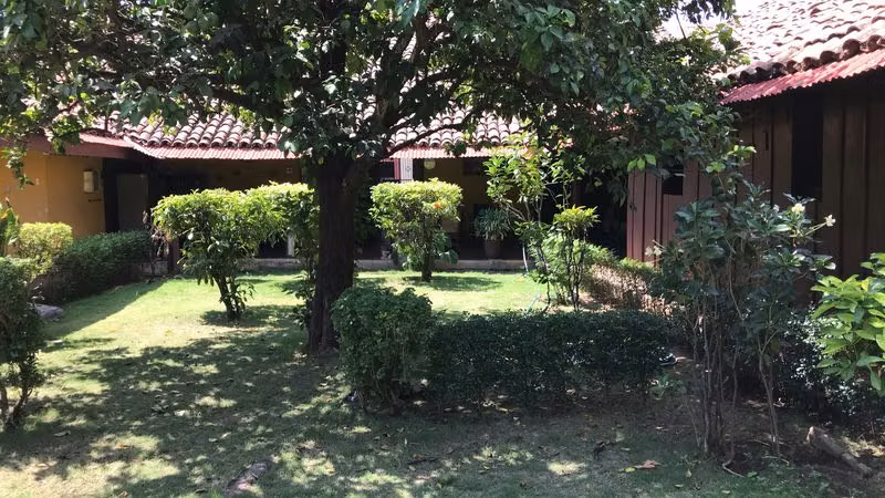 Al 2352 Large Colonial House or Hotel in Leon Center - Imagen 9
