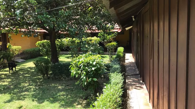 Al 2352 Large Colonial House or Hotel in Leon Center - Imagen 5
