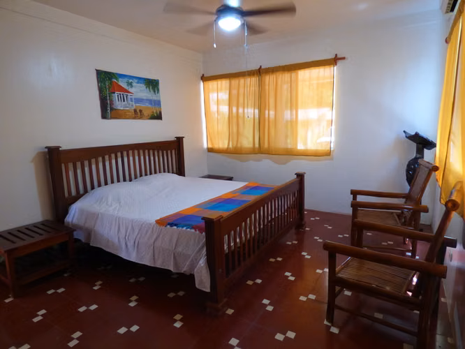 Al 2090 Two Story Beach Villa in Poneloya - Imagen 12