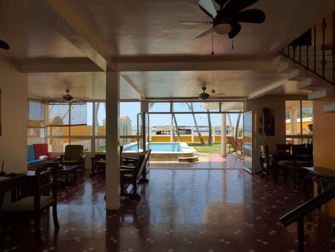 Al 2090 Two Story Beach Villa in Poneloya - Imagen 3