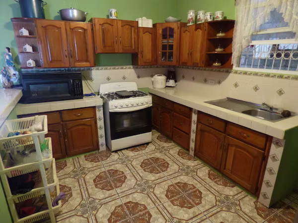 AL 1664 Double Lot Home in Altos de Veracruz - Imagen 9