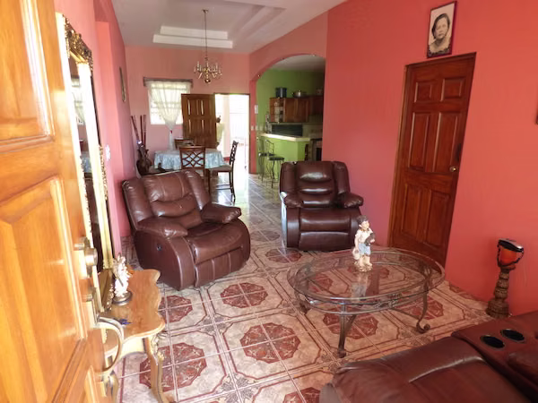 AL 1664 Double Lot Home in Altos de Veracruz - Imagen 3