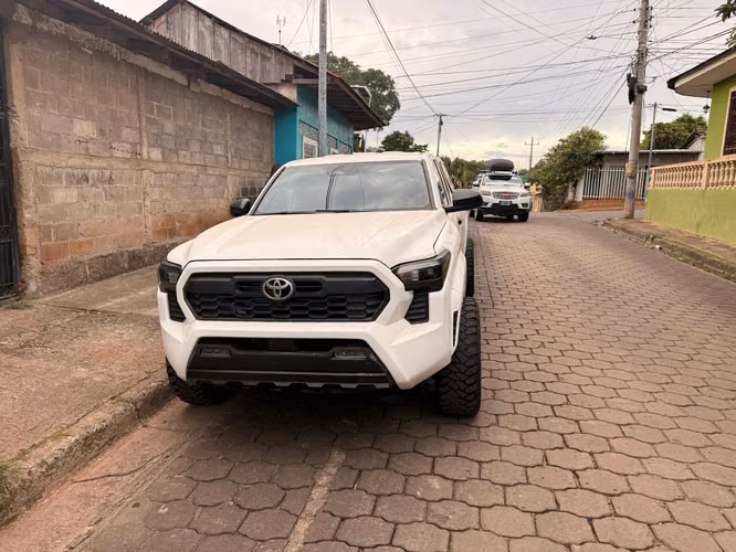 TOYOTA TACOMA 2024