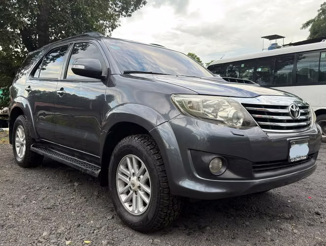 TOYOTA FORTUNER 2014 4x4 Full Extra - Imagen 3