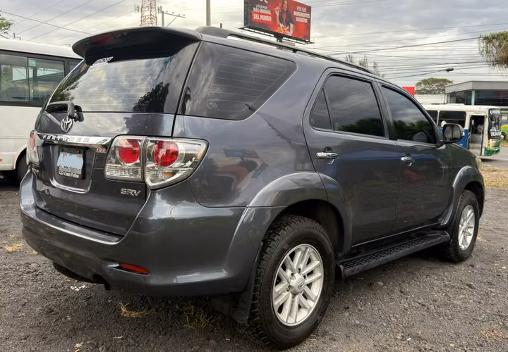 TOYOTA FORTUNER 2014 4x4 Full Extra - Imagen 2