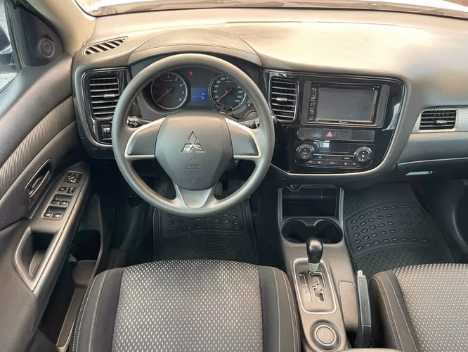  MITSUBISHI OUTLANDER 2016   Automática | 4x2 | 5 pasajeros  - Imagen 8