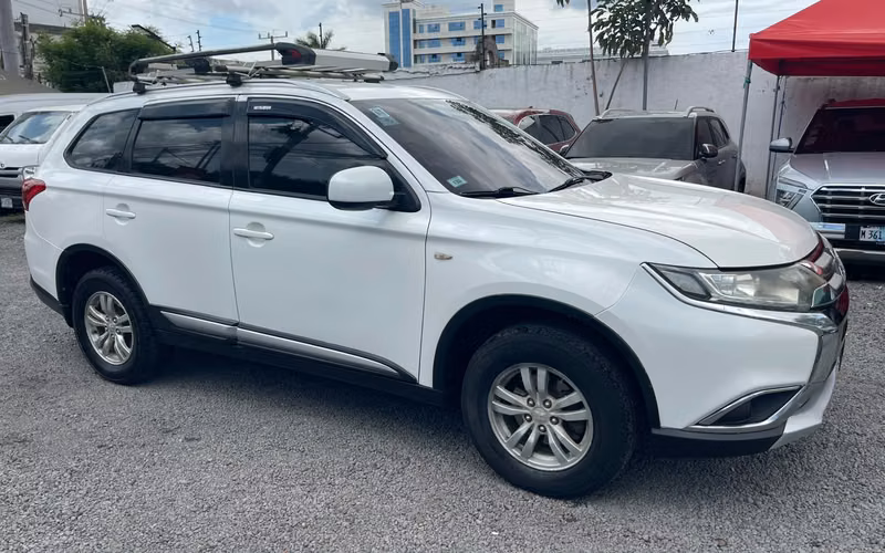  MITSUBISHI OUTLANDER 2016   Automática | 4x2 | 5 pasajeros  - Imagen 3