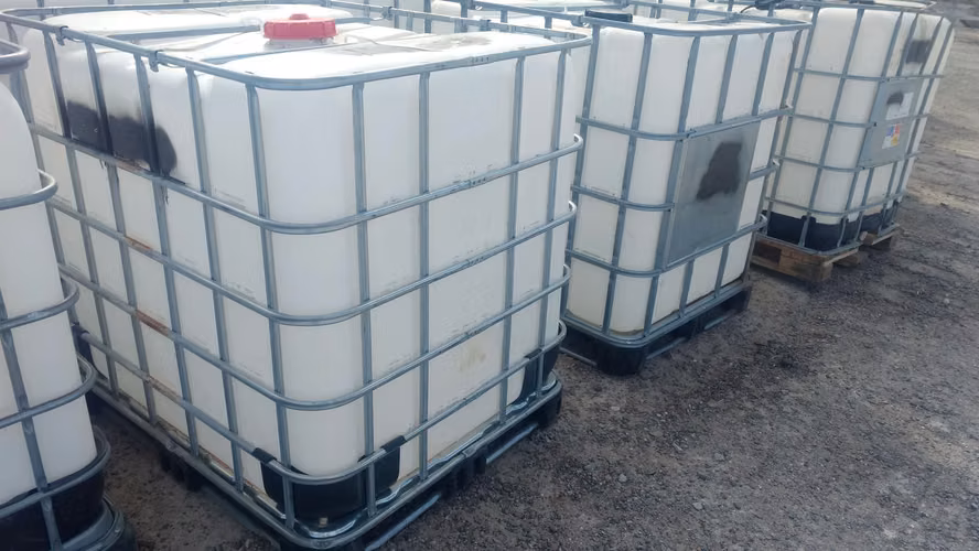 Estañones metálicos y plásticos nuevos
