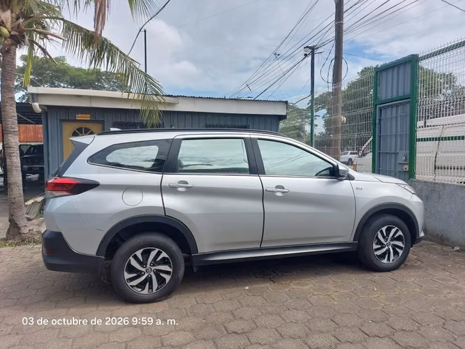 Toyota Rush,  usada, perfectas condiciones, precio negociable.   - Imagen 4