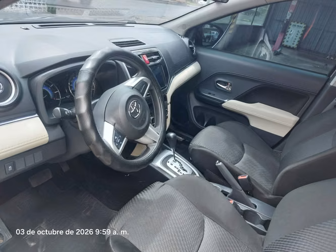 Toyota Rush,  usada, perfectas condiciones, precio negociable.  