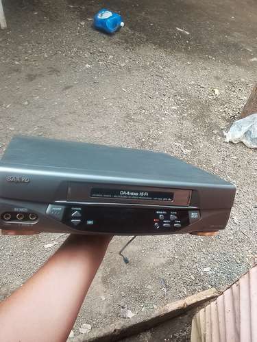 Vendo lo que se mira en la foto esta bueno biene con bastante cinta de video - Imagen 6