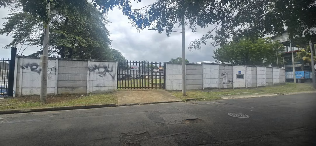 Lote esquinero en Los Robles, Managua · 970 m² · Alto tráfico comercial - Imagen 4