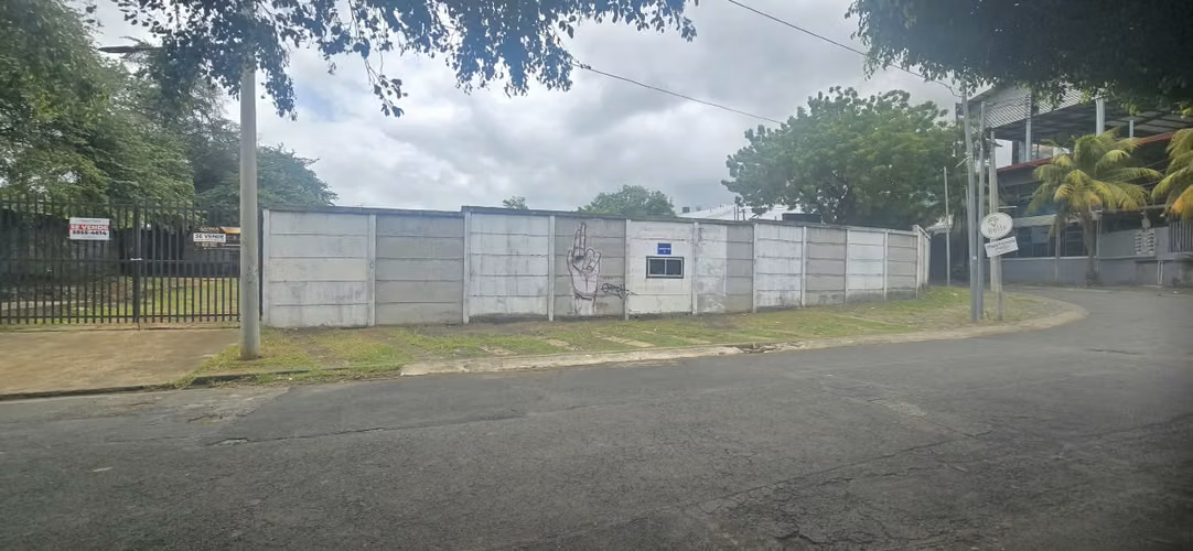 Lote esquinero en Los Robles, Managua · 970 m² · Alto tráfico comercial - Imagen 2
