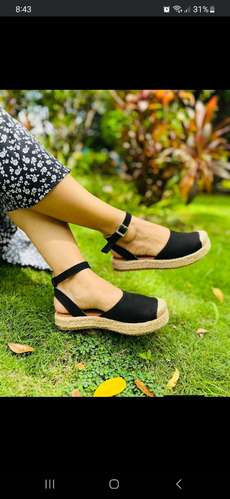 C$500  combo dos pares de sandalias