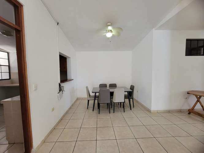 Casa semiamueblada en renta en Residencial Lomas del Valle, Managua – A/C en todas las habitaciones – US$ 1,200 negociab