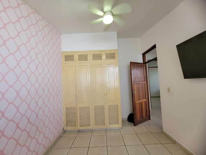 Casa semiamueblada en renta en Residencial Lomas del Valle, Managua – A/C en todas las habitaciones – US$ 1,200 negociab