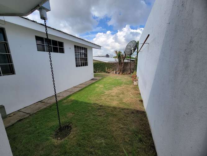 Casa semiamueblada en renta en Residencial Lomas del Valle, Managua – A/C en todas las habitaciones – US$ 1,200 negociab