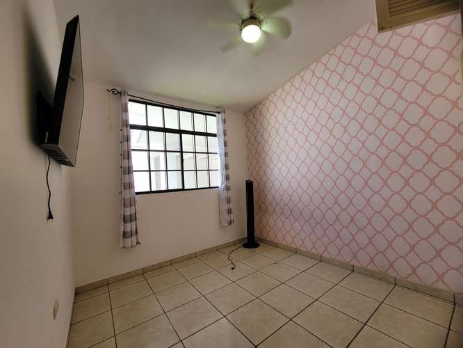 Casa semiamueblada en renta en Residencial Lomas del Valle, Managua – A/C en todas las habitaciones – US$ 1,200 negociab