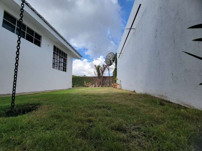 Casa semiamueblada en renta en Residencial Lomas del Valle, Managua – A/C en todas las habitaciones – US$ 1,200 negociab