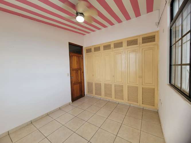 Casa semiamueblada en renta en Residencial Lomas del Valle, Managua – A/C en todas las habitaciones – US$ 1,200 negociab