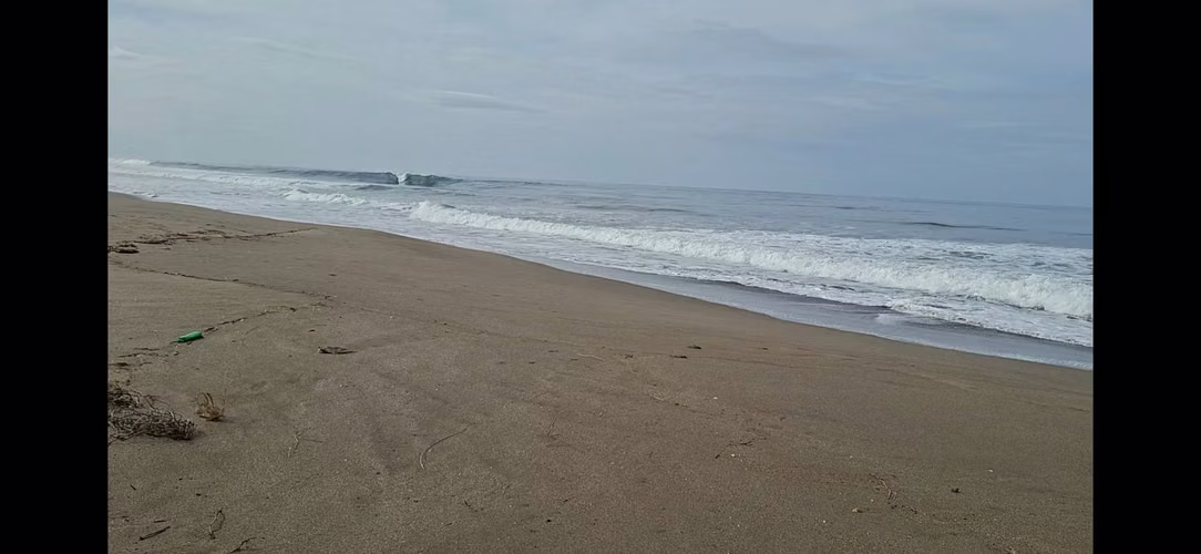 Vendo Amplio terreno frente al mar - Imagen 2