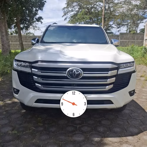 Toyota LC300 2024 V6 4x4 – Impecable