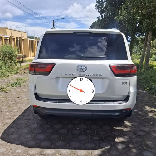 Toyota LC300 2024 V6 4x4 – Impecable