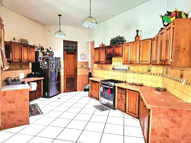 Residencia de lujo en Colinas de Santa Cruz, Las Colinas | 4 hab · 498 m² · Terreno 2,272 vrs² - Imagen 4
