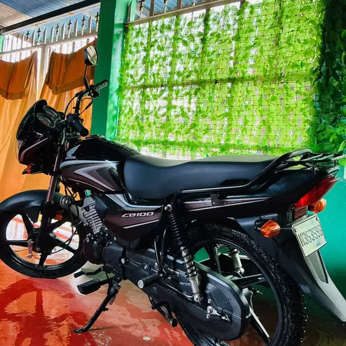 Motocicleta Honda CB100