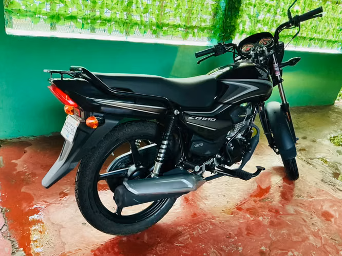 Motocicleta Honda CB100