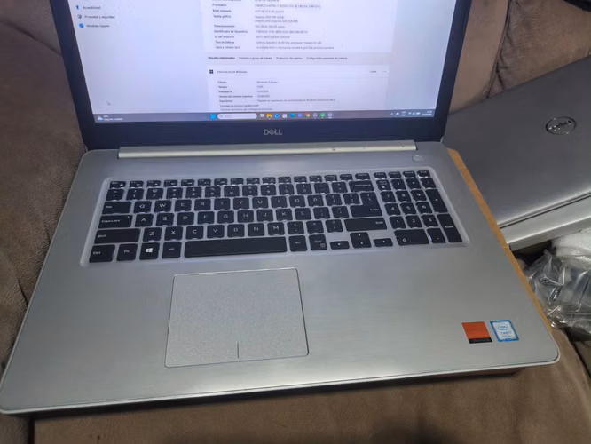 Dell inspirion 5770 17pulgadas Intel i7- ,16GB M RAM, 256gb m.2 + 512 HDD, GRAFICA 4GB  $360