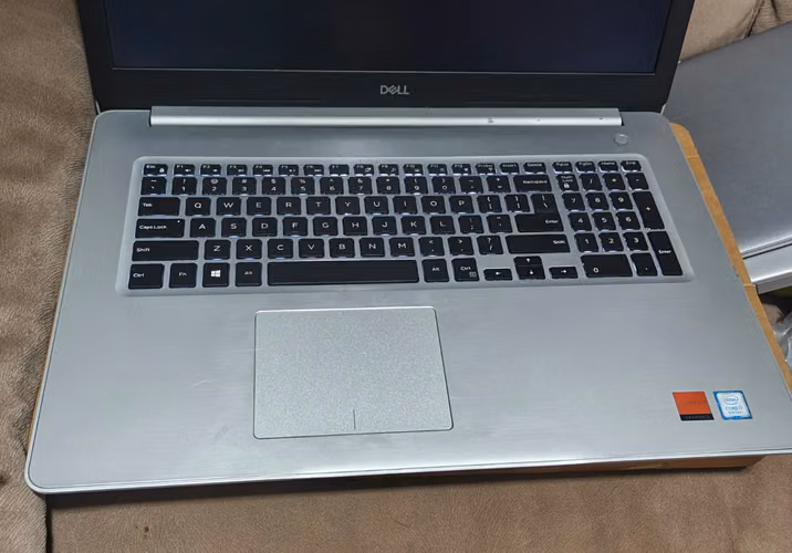 Dell inspirion 5770 17pulgadas Intel i7- ,16GB M RAM, 256gb m.2 + 512 HDD, GRAFICA 4GB  $360