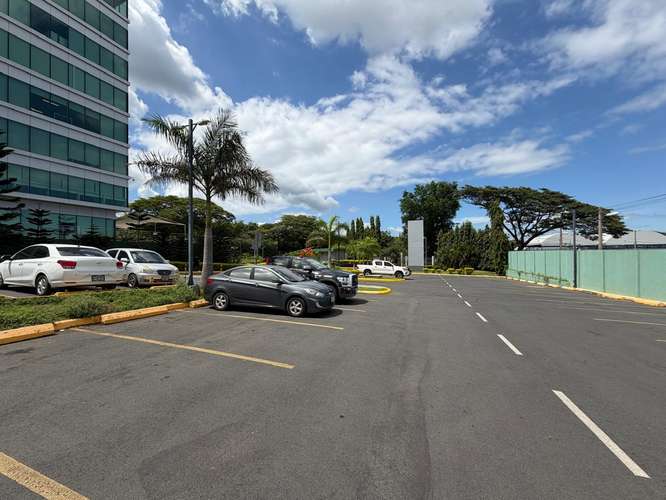  ¡Oficina Premium Amueblada en Alquiler en Edificio Kakau, Camino de Oriente! 