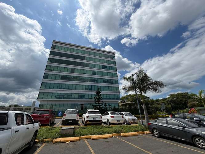  ¡Oficina Premium Amueblada en Alquiler en Edificio Kakau, Camino de Oriente! 