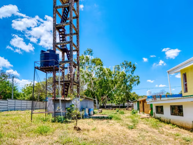 Se vende amplia casa con piscina en Carretera a Masaya  ID14919 - Imagen 16
