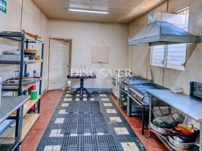 Se vende amplia casa con piscina en Carretera a Masaya  ID14919 - Imagen 10